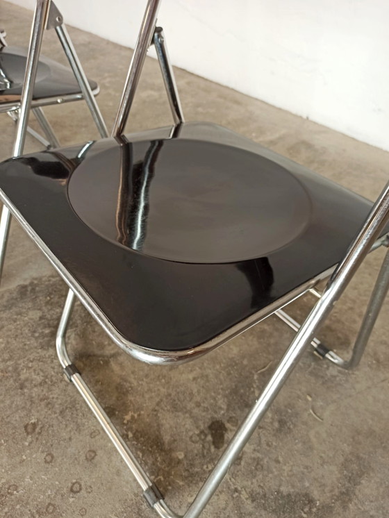 Image 1 of 5 vintage chromen en zwarte klapstoelen