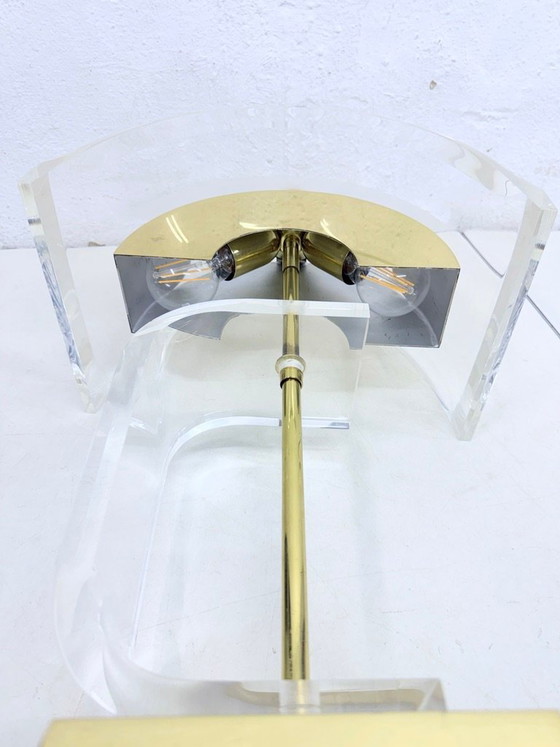 Lampe de table de style Hollywood Regency en acrylique et métal plaqué or, design années 70/80 – Plexiglass (photo 15 of 15)