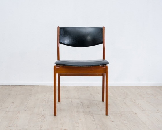 Image 1 of Een Deense eetkamerstoel. Teakhout, kunstleer. Fabrikant: Glostrup