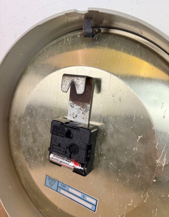 Image 1 of Industrielle graue Bakelit-Wanduhr von Pragotron, 1970er Jahre