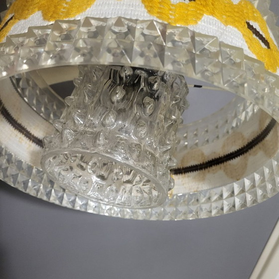 Image 1 of Lampada a sospensione in plexiglas e vetro, ricamo vintage anni Settanta, 1960-70