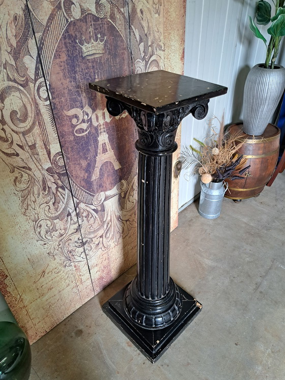 Image 1 of Estilo barroco antiguo, mesa para plantas, columna dim. 38vx38cm y 117cm de altura tablero 28x28cm....