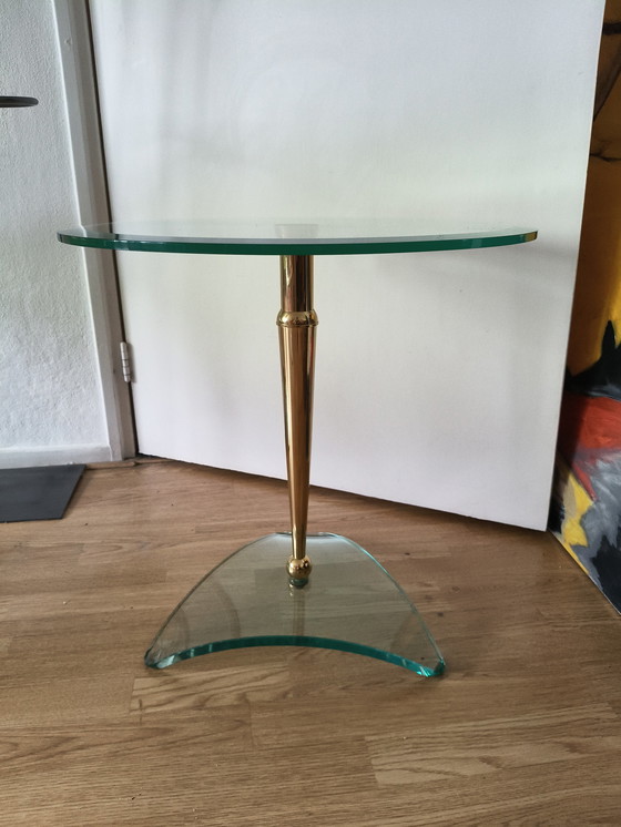 Image 1 of Table d'appoint design Hollywood Regency en laiton et verre