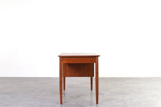 Escritorio danés de teca de estilo moderno de mediados de siglo, década de 1960. – Wood (photo 5 of 16)