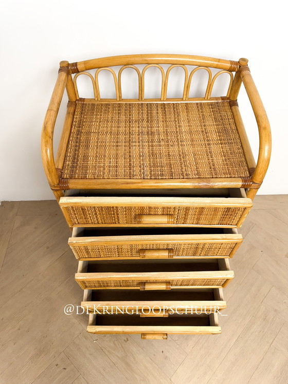 Image 1 of Commode vintage en rotin tressé, cinq tiroirs