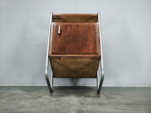 Table de chevet tubulaire en chêne et chrome de style Bauhaus, Tchécoslovaquie des années 1940