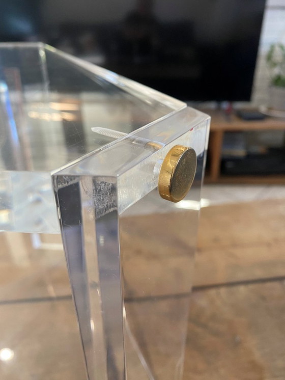 Image 1 of Table basse bout de canapé triangulaire plexiglas altuglas style David Lange vintage années 70