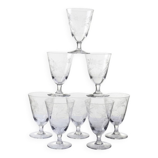 8 engraved crystal wine glasses with a floral design, Bohemia, early 20th century.