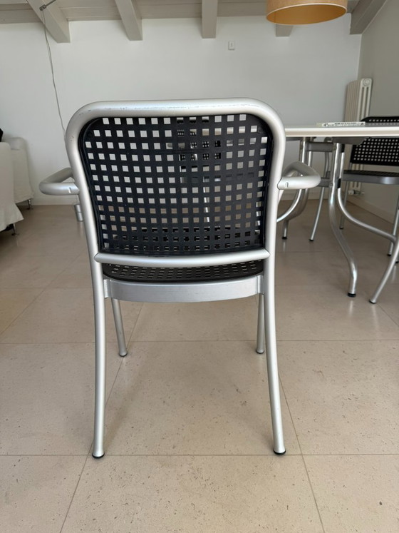 De Padova Milano: Shine Dining Table with 4 Silver Armchairs – Plastic, Aluminium (photo 8 of 9)
