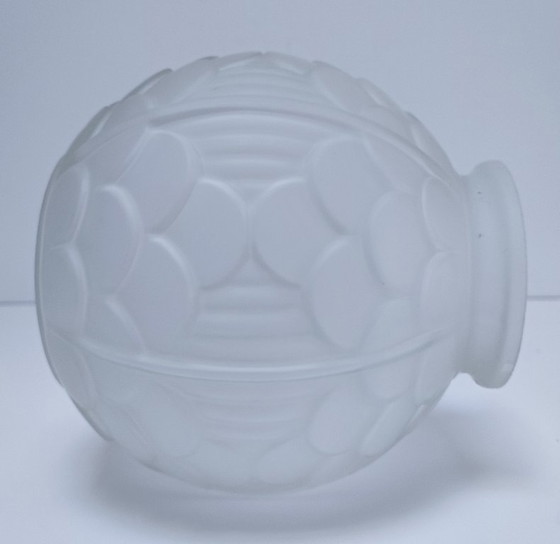 Image 1 of Lámpara esférica Art Déco, vidrio prensado moldeado