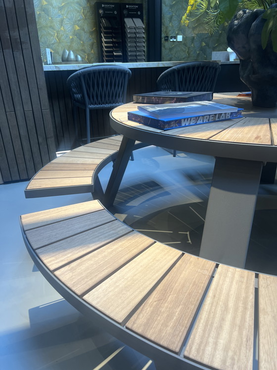 Image 1 of For Sale Extremis Round Picnic Set