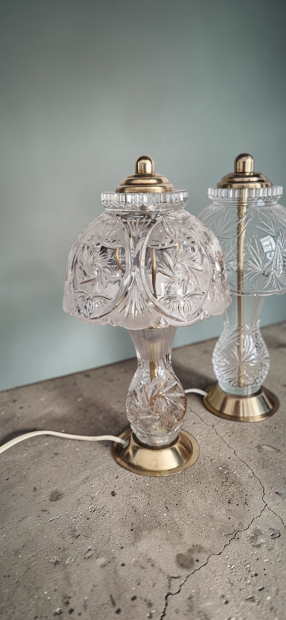 Image 1 of Paire de lampes de table en cristal taillé et laiton doré - Production européenne 1950