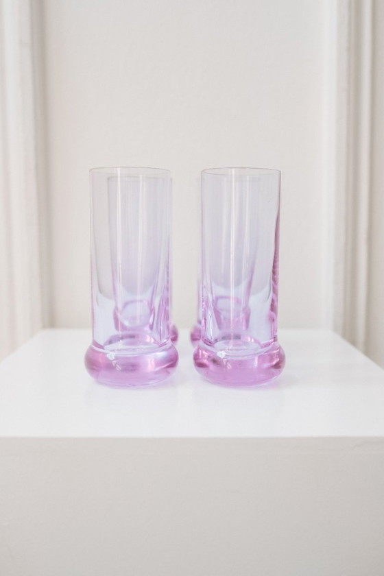 Image 1 of 4 vasos largos de color lila con base redonda, procedentes de Italia, década de 1970.