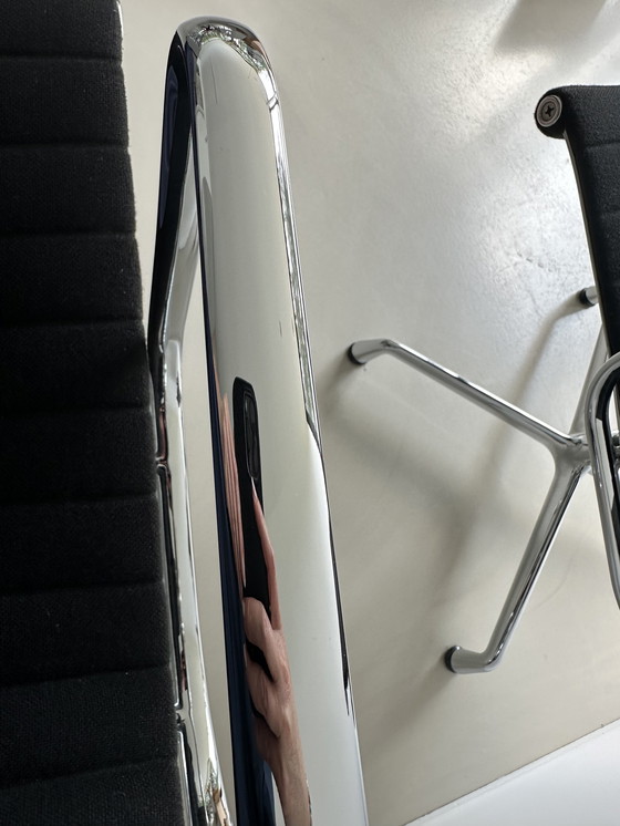 Image 1 of Silla de reunión giratoria Vitra EA108