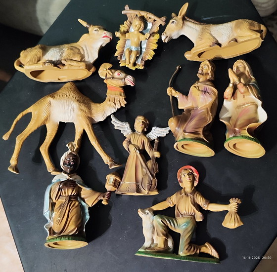 Image 1 of Very extensive old nativity scene / Christmas table