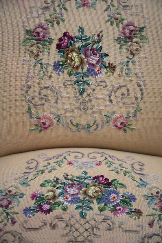 Image 1 of Artifort Gillyflower fauteuil + Vintage poefje met bergruimte
