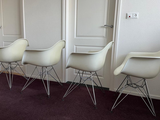 Image 1 of 4 sillones de plástico Vitra Eames