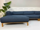 Canapé d'angle Bolia Cosy en tissu bleu design London Blue