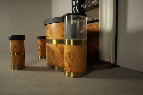 Italian burl wood cocktail bar with illuminated back and two stools, 1970s, Liquor cabinets, Brass, Black (photo 6 of 17)