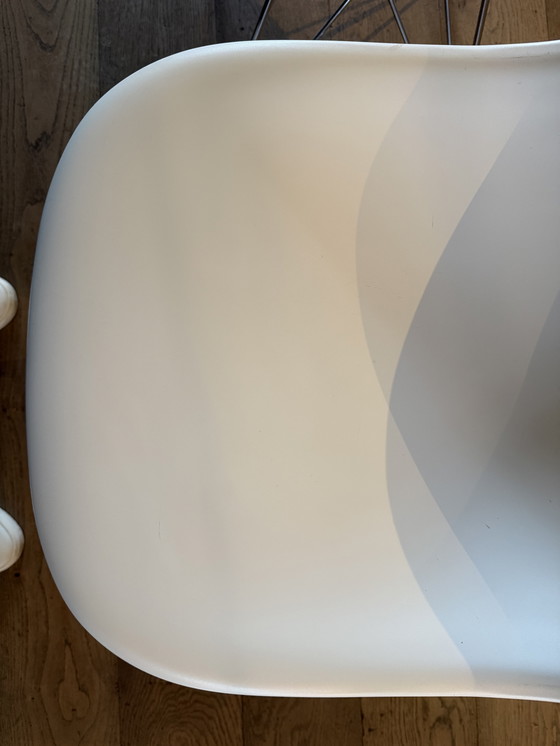 Image 1 of 2 x chaises Eames en plastique dsr ( avec)