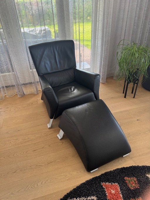 Sillón Rolf Benz tipo 322 - cuero de toro negro, incluye reposapiés