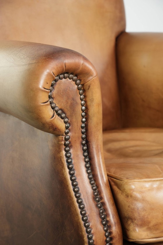 Image 1 of Beautiful and comfortable armchair made of cowhide leather with a characterful and charming English look.