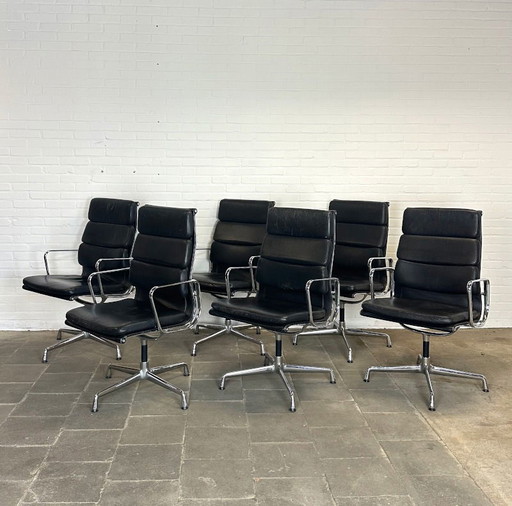 Vitra EA 209 Soft Pad Chair mit hoher Rückenlehne, Drehung und Armlehnen