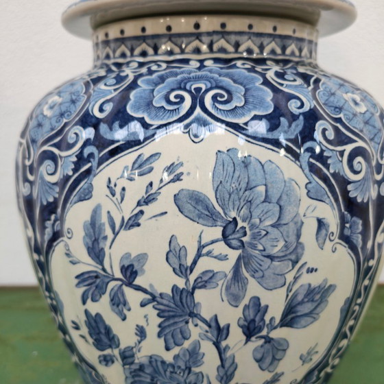 Image 1 of Vaso con coperchio vintage Royal Sphinx Maastricht in porcellana