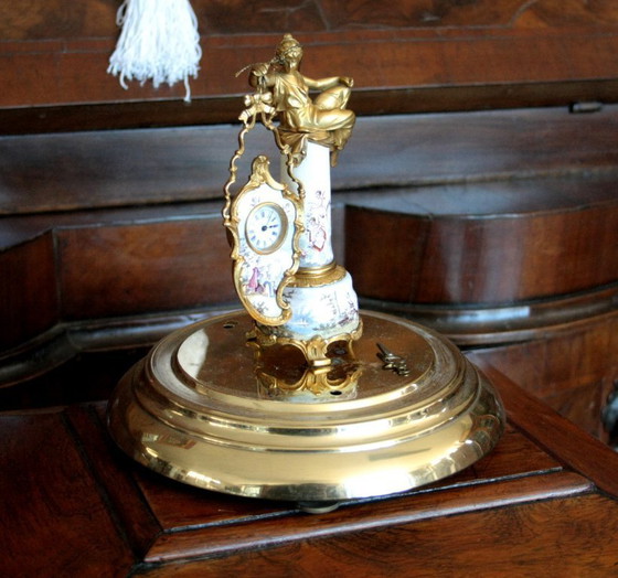 Image 1 of Orologio da tavolo antico del XIX secolo in bronzo dorato e smalto, Austria