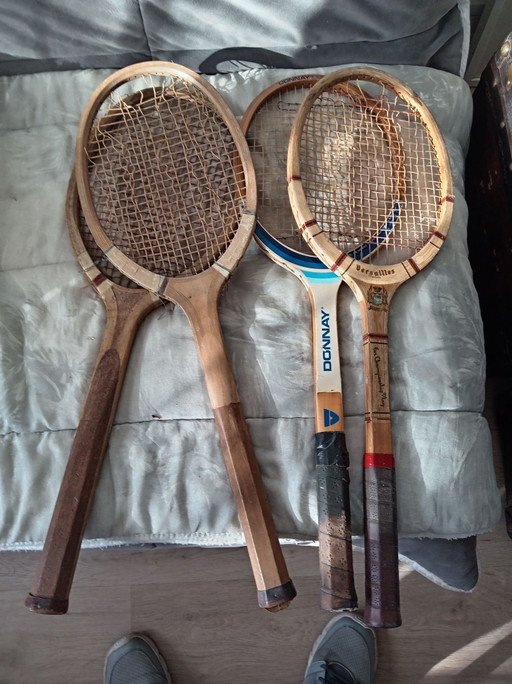 4 raquettes de tennis vintage en bois 