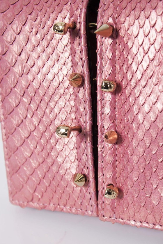 Image 1 of Maison du Posh, Pochette con teschio perforato in pitone rosa