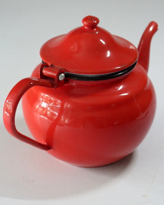 Image 1 of Zeer mooie rood geëmailleerde theepot uit de jaren 1950