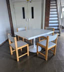 Vintage Eettafel Met 4 Lichte Farstrup Stoelen