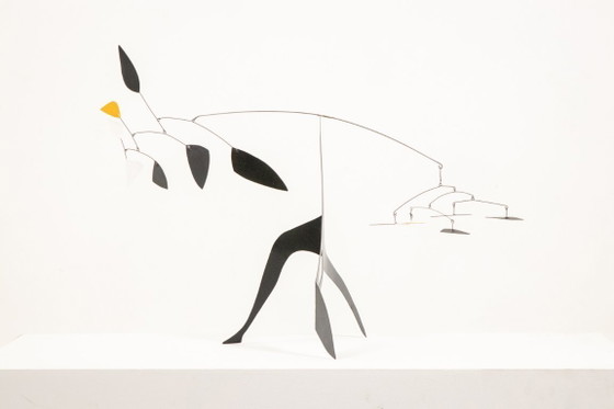 Image 1 of Olivier Vonet. Sculptuur in zwart, geel en wit gelakt metaal. Hedendaags.