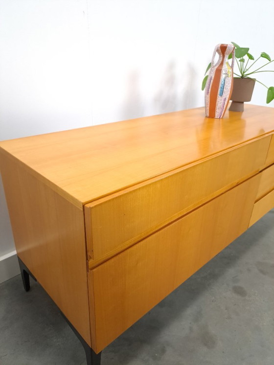 Image 1 of Mobile TV impiallacciato con cassetti e gambe in acciaio nero