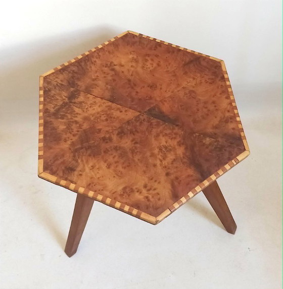 Image 1 of Mesa auxiliar trípode octogonal, década de 1960, altura 39 cm.