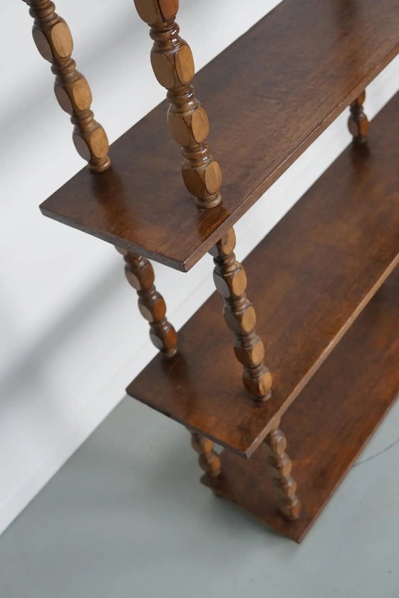 Image 1 of Bibliothèque/étagère murale à bobines en chêne français style années 50