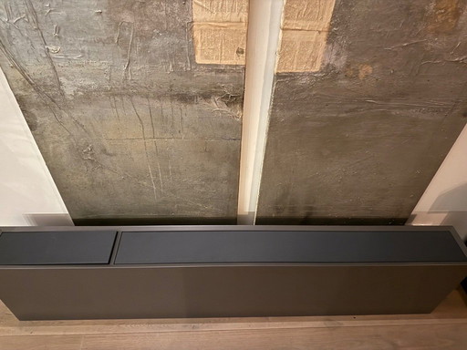 Hängender TV-Schrank Clic mit Stofftüren für Sound