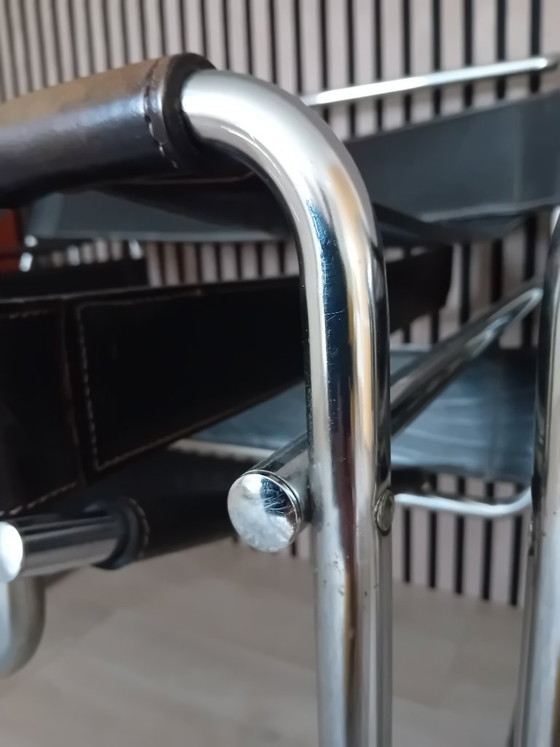 2 Marcel Breuer Stühle mit Rohrgestell, schwarzes Leder – Sessel, Leather (photo 7 of 8)