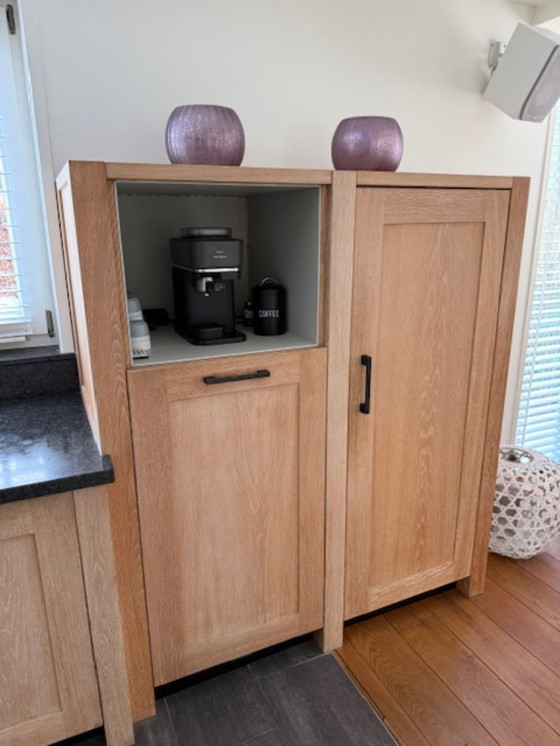 Image 1 of Luxury kitchen solid French oak & granite Paul van de Kooi