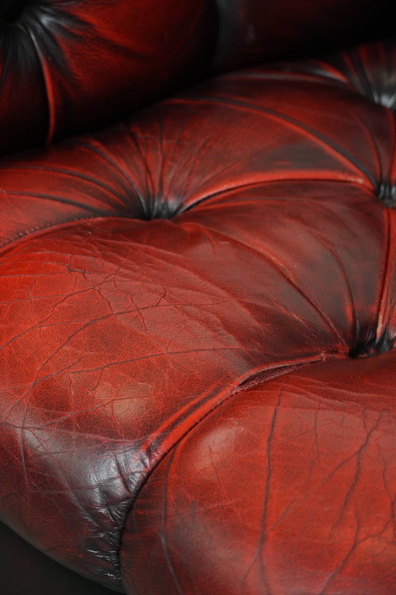 Image 1 of Rode rundleren chesterfield buttonseat fauteuil