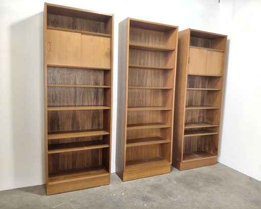 Hundevadt teak boekenkast