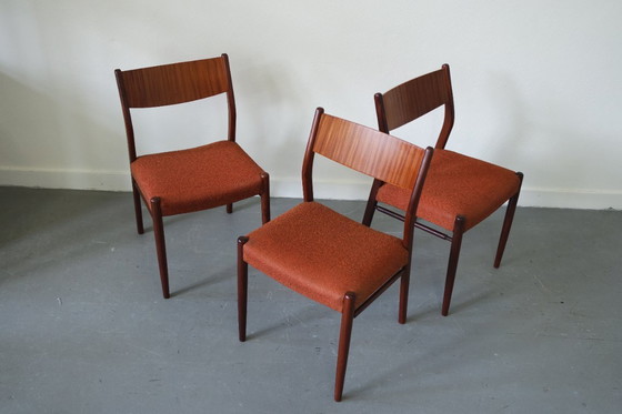 Image 1 of Drei antike Esszimmerstühle aus Teakholz