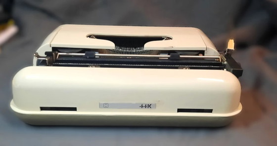 Image 1 of (W003) Machine à écrire portable HEMA 44K vintage – Comme neuve avec ruban encreur neuf !