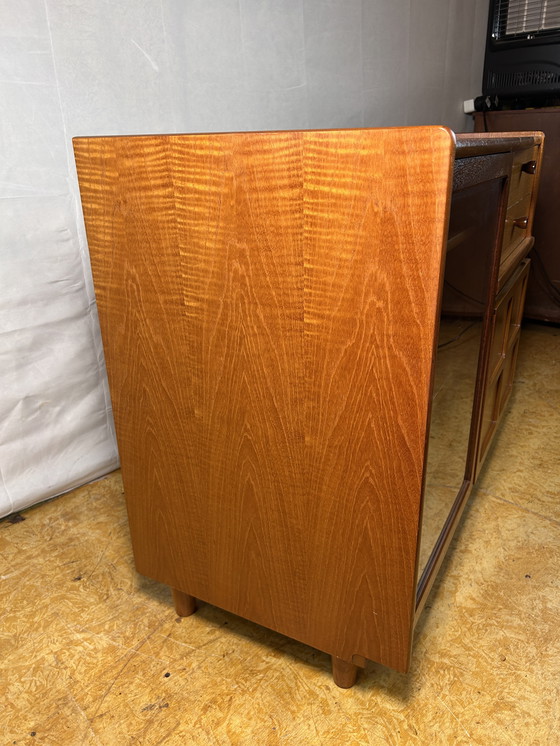 Image 1 of Vintage teakhouten platen- en muziekkast uit het midden van de eeuw van Parker Knoll (1960-1970) Zeldzaam Brits ontwerp | Prakti