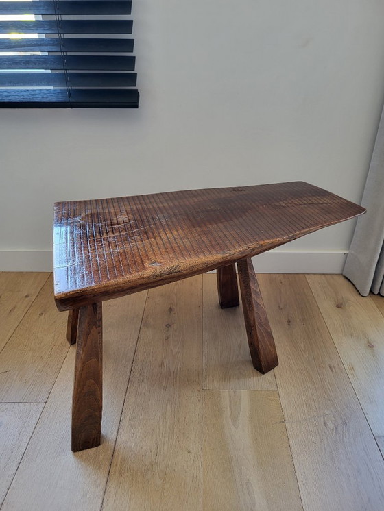 Image 1 of Boomstam massief houten zitbankje of bijzettafel, landelijke stijl, brutalist , jaren 60