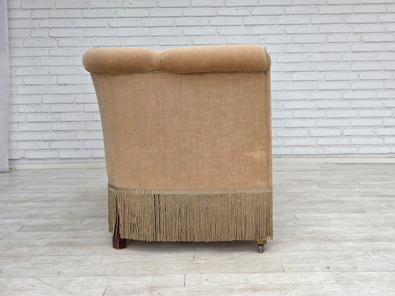 Image 1 of Deense tweezitsbank uit de jaren 50, bekleed met meubelvelours en voorzien van teakhouten poten.