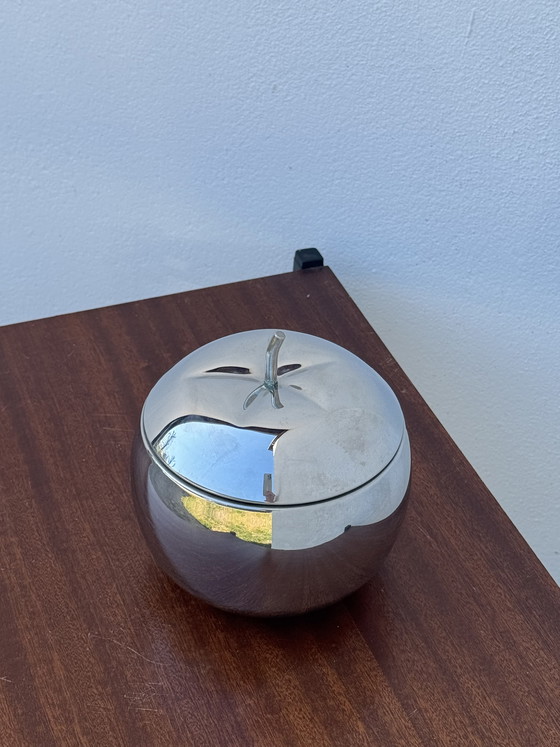 Image 1 of Cubitera plateada con forma de manzana de los años 70
