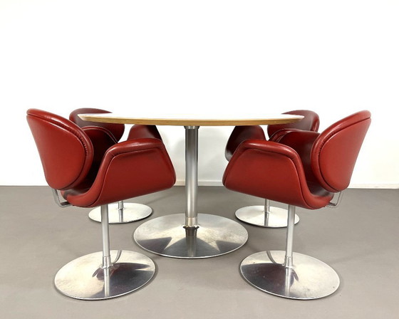 Image 1 of Sillas Artifort Little Tulip con mesa de comedor ovalada de Pierre Paulin, década de 1990