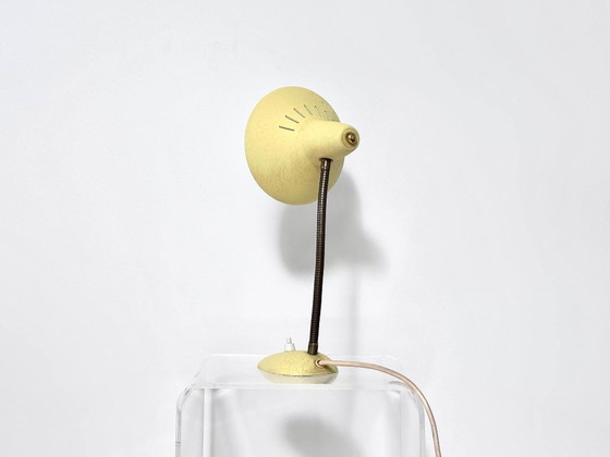 Lampada da tavolo vintage, Giallo pastello, anni '60, Lampade da tavolo, Metallo (foto 6 di 11)